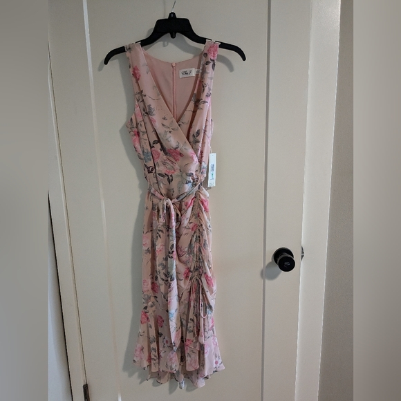 Dress - Picture 7 of 7